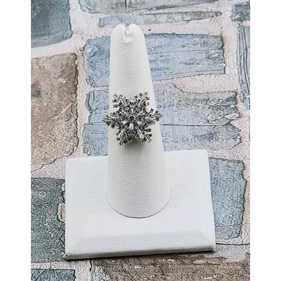 Silver Plated Cubic Zirconia Snowflake Spinner Ring Size 7 MSRP $150 - Picture 1 of 8